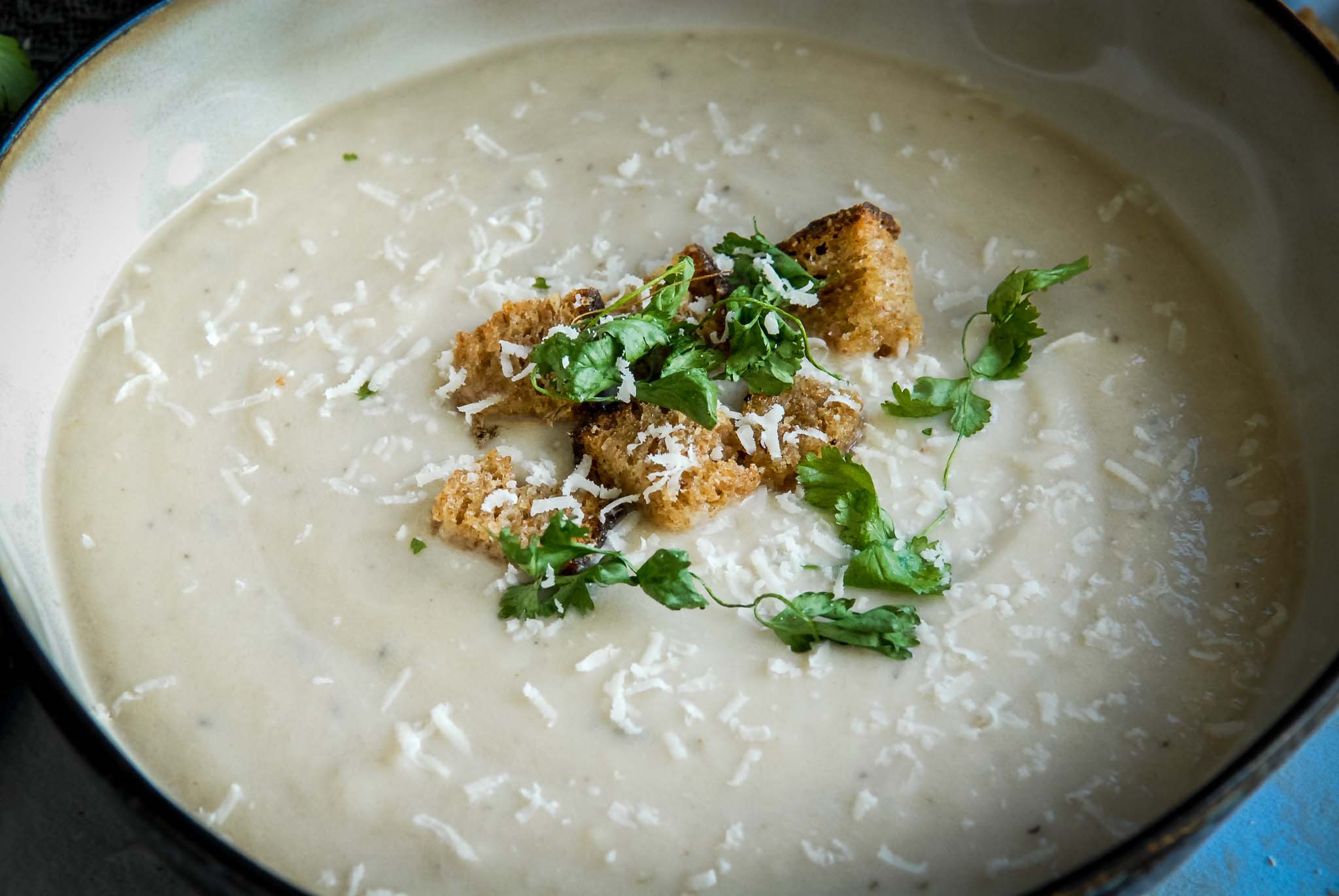 Italiaans gefopfte knoflooksoep met knolselderij, Soep met knolselderij, Gepofte knoflook, Knoflooksoep, Recept knoflooksoep, Slanke soep, Slanke gerechten,