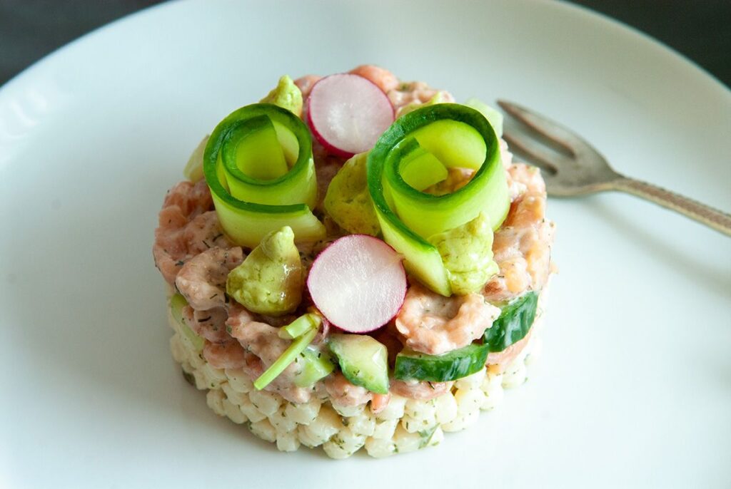 Garnalen, zalm en couscous taartje, Voorgerecht, Feestelijke gerechten, Feestelijke recepten, Recept met Parelcouscous, Makkelijk recept, Kerstrecept, Alternatief voor garnalencocktail, Gerecht met parelcouscous, Simpele feestrecepten,