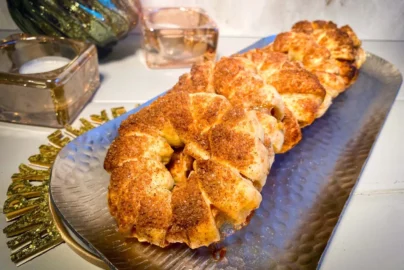 Bladerdeeg appelbeignets, Recept appelbeignets uit de oven, Appelbeignets uit de airfryer, Hoe maak je appelbeignets in de oven, makkelijke appelbeignets recept, Hapjes oud en nieuw, Snacks oud en nieuw, Leuke vorm appelflap, Recept bladerdeeg met appel,