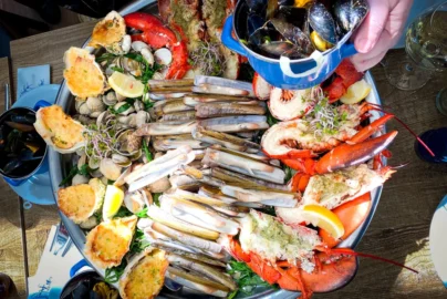 Fruit de Mer, Gegratineerde oesters, Kreeft eten in Yerseke, Kreeft eten Zeeland, Mosselen eten in Yerseke, Mosselen eten Zeeland, Oesters eten Yerseke, Oosterschelde kreeft, Verschil Oosterschelde kreeft en Canadese kreeft, Waar lekker eten in Yerseke, Zeevruchten, Zoutproeverij, Viskeete Yerseke, De Meulemeester Yerseke, Aquamossel Triton,