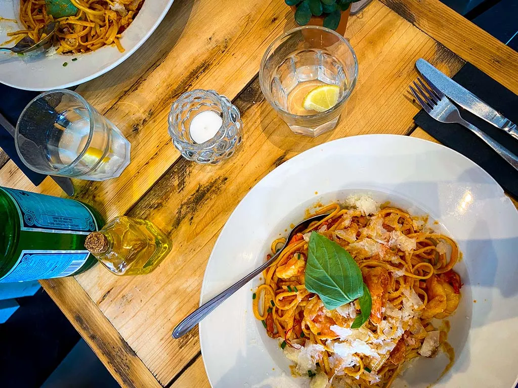 15x Zalige eetadresjes in Antwerpen antwerpen Antwerpen Tips Antwerpen Zuid Brunchtips dineren in Antwerpen Gezond lunchen Antwerpen Goede restaurants in Antwerpen Goedkoop lunchen Antwerpen Hip lunchen Antwerpen Hotspots Antwerpen Lekker eten in Antwerpen Leuke eetadresjes in Antwerpen Leuke restaurants in Antwerpen Lunchen Antwerpen centrum Lunchen Antwerpen Eilandje Lunchen Antwerpen Meir Lunchen Antwerpen terras Lunchen Antwerpen Zuid Lunchen in Antwerpen Lunchen in centum Antwerpen Lunchtips Uit eten in Antwerpen Weekendje Antwerpen, Pakt Antwerpen, Standard Pizza,