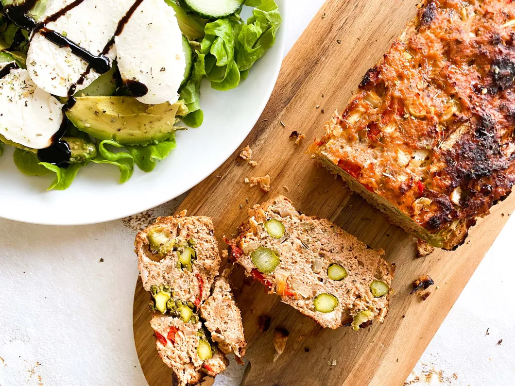 Italiaans gehaktbrood van kippengehakt, Glutenvrij, Groene asperges, Recept, Zelf gehaktbrood maken, Meatloaf, Glutenvrije gehaktbrood, Recept met groene asperges, Keto recept, Low Carb recept, Zomerse recepten, Lactosevrije recepten,