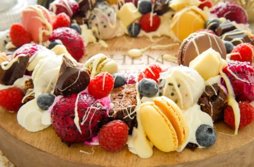 Kerstdessert, Zoete kerstkrans, Grand dessert Dessertkrans, Dessert inspiratie kerst, Ideeën kerst nagerecht, Pitaya, Dargonfruit, Gele pitaya, Witte Pitaya, Roze Pitaya, Fruitkrans, Krans van Fruit, Hoe maak je een Dessert krans,