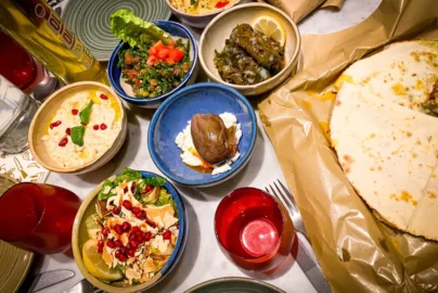 Brunchen in Gent, Lunchen in Gent, Brusselse wafel, Leuke eetplekjes in Gent, Goedkoop lunchen in Gent, Toffe lunch restaurants in Gent, Winkelen in Gent, Waar kun je lekker eten in Gent, Gent Stad, Kerstmarkt Gent, Beiruti Gent, Libanees eten, Libanees Restaurant, Goedkoop restaurant Gent, Vegan eten in Gent, Vegetarisch Restaurant Gent, Review Beiruti,