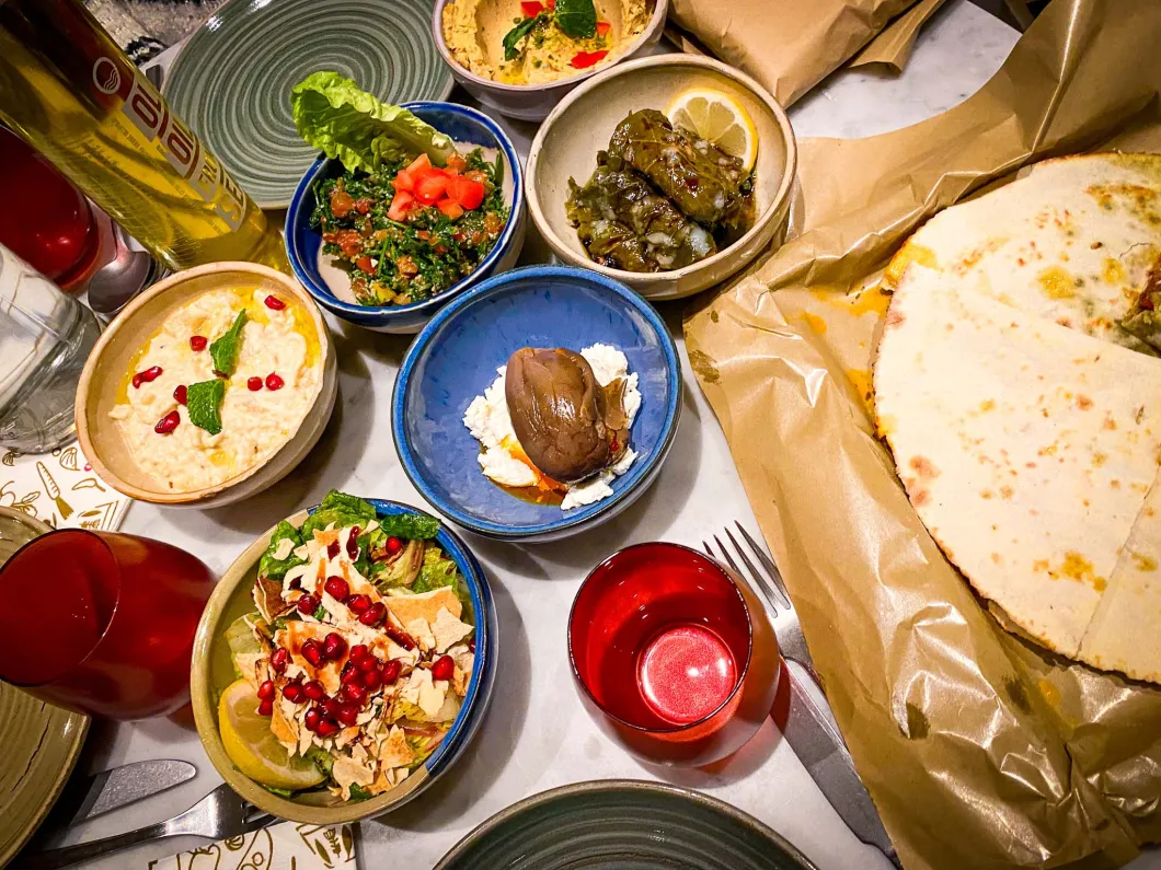 Brunchen in Gent, Lunchen in Gent, Brusselse wafel, Leuke eetplekjes in Gent, Goedkoop lunchen in Gent, Toffe lunch restaurants in Gent, Winkelen in Gent, Waar kun je lekker eten in Gent, Gent Stad, Kerstmarkt Gent, Beiruti Gent, Libanees eten, Libanees Restaurant, Goedkoop restaurant Gent, Vegan eten in Gent, Vegetarisch Restaurant Gent, Review Beiruti,