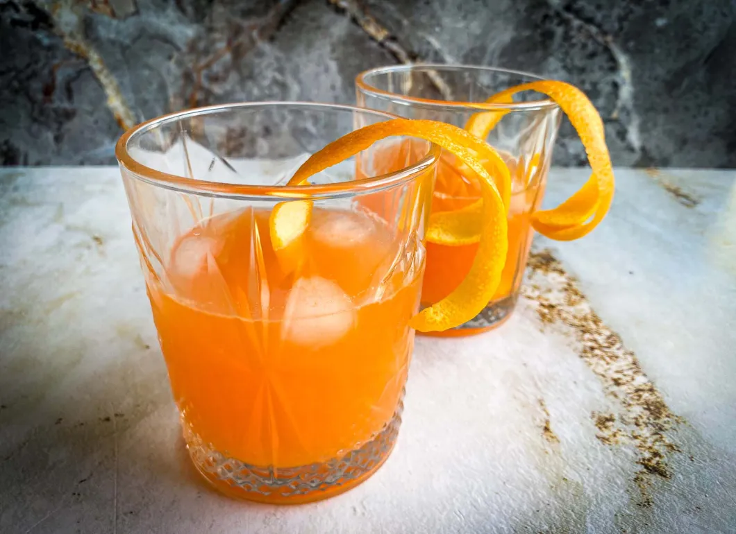 Nona Spritz, Soof Drinks, Alcoholvrije gin, Smaak van Nona spritz, Natuurlijke frisdrank, Mocktail recepten, Alcoholvrije cocktail recepten, Virgin cocktail, Dry January, Alcoholvrije drankjes, Lekkere 0.0 drankjes, Wat drink je met Dry January, Inspiratie voor alcoholvrije cocktails,