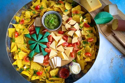 Henri Willig kazen, Biologische kaas, Duurzame kaas, Duurzaam kaasmerk, MVO bedrijf, Nationale tortillachips dag, Internationale tortillachips dag, Wanneer is het de dag van de tortillachips, Kaasplank maken, Leuke ideeën voor kaasplank, Mooie kaasplank maken, Grote kaasplank, Welke chips voor kaasplank, Tortilla chips glutenvrij, Glutenvrije chips, Glutenvrije recepten, Vegetarische kaasplank, Welke kazen voor kaasplank, Borrelplank maken, Borrelplank ideeën, Mooie borrelplanken, Hoe maak je een kaasplank, Hoe maak je een borrelplank,