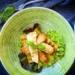 Gegrilde ananas met halloumi en basilicumolie Recept gegrilde ananas, Recept met halloumi, Halloumi salade, Wat is halloumi, Hoe smaakt halloumi, Halloumi grillen, Halloumi vleesvervanger, Waarom smelt halloumi niet, Waar koop je halloumi, Halloumi supermarkt, Welke halloumi is het beste, Ananas grillen, Welk fruit kun je grillen, Glutenvrije recepten, Lekker vegetarisch recept, Makkelijk glutenvrij recept, Zoet en hartig recept, Sweet and savory,