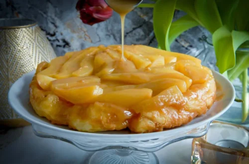 Tarte Tartin met peren, Karamelsaus, Recept tarte tatin, Hoe maak je tarte tatin, Omgedraaide taart, Saus tarte tatin, Karamel saus met rum, Roomkaas in karamelsaus, Variant Tarte Tatin,