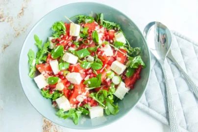 Watermeloen salade, Salade met Feta, Salade met geitenkaas, Salade met granaatappel, Vegetarisch recept, Lowcarb, Keto recept, Rucola sla, Zomers recept, Salade voor bij de bbq, Basisch recept, Sweet & Savory, Zoet en hartig recept, Glutenvrij recept, Slanke lijn recepten, Salade met munt,