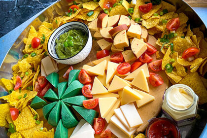 Henri Willig kazen, Biologische kaas, Duurzame kaas, Duurzaam kaasmerk, MVO bedrijf, Nationale tortillachips dag, Internationale tortillachips dag, Wanneer is het de dag van de tortillachips, Kaasplank maken, Leuke ideeën voor kaasplank, Mooie kaasplank maken, Grote kaasplank, Welke chips voor kaasplank, Tortilla chips glutenvrij, Glutenvrije chips, Glutenvrije recepten, Vegetarische kaasplank, Welke kazen voor kaasplank, Borrelplank maken, Borrelplank ideeën, Mooie borrelplanken, Hoe maak je een kaasplank, Hoe maak je een borrelplank,