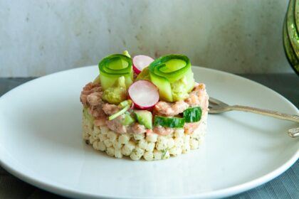 Garnalen, zalm en couscous taartje, Voorgerecht, Feestelijke gerechten, Feestelijke recepten, Recept met Parelcouscous, Makkelijk recept, Kerstrecept, Alternatief voor garnalencocktail, Gerecht met parelcouscous, Simpele feestrecepten,