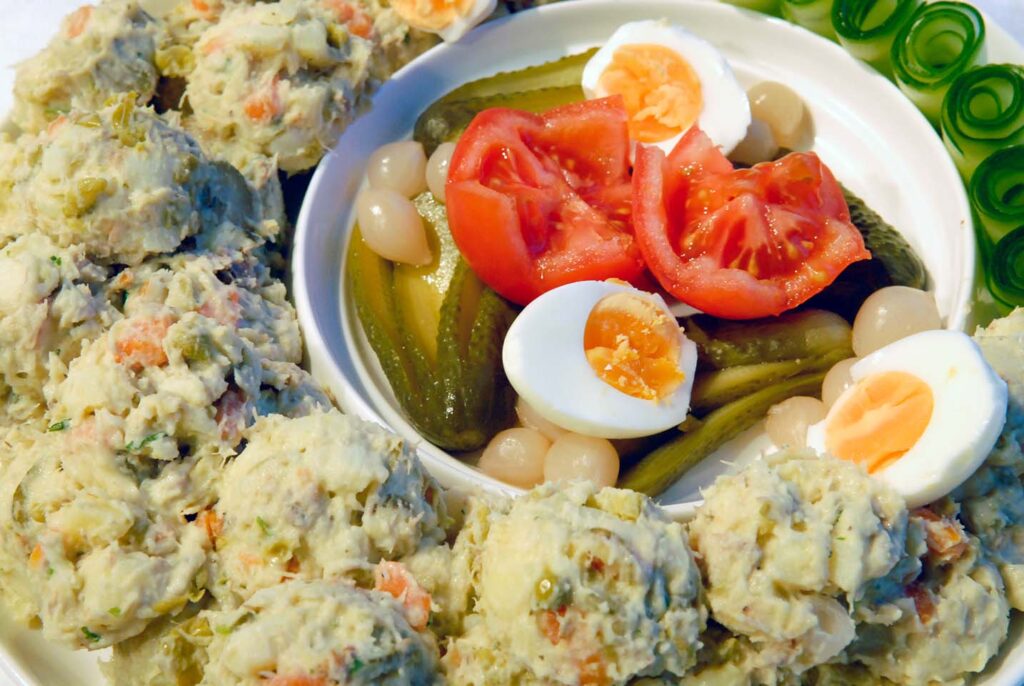 Zelfgemaakte
aardappelsalade, Pulled kalkoen, Lekker recept van aardappelsalade, Koude aardappelsalade maken, Beste recepten voor aardappelsalade, Zuiderse aardappelsalade, Aardappelsalade van krieltjes, Gezonde recepten, Glutenvrije recepten, Amerikaanse aardappelsalade, aardappelsalade met ei, salade met aardappelen, Maaltijdsalades, Zelf aardappelsalade maken,