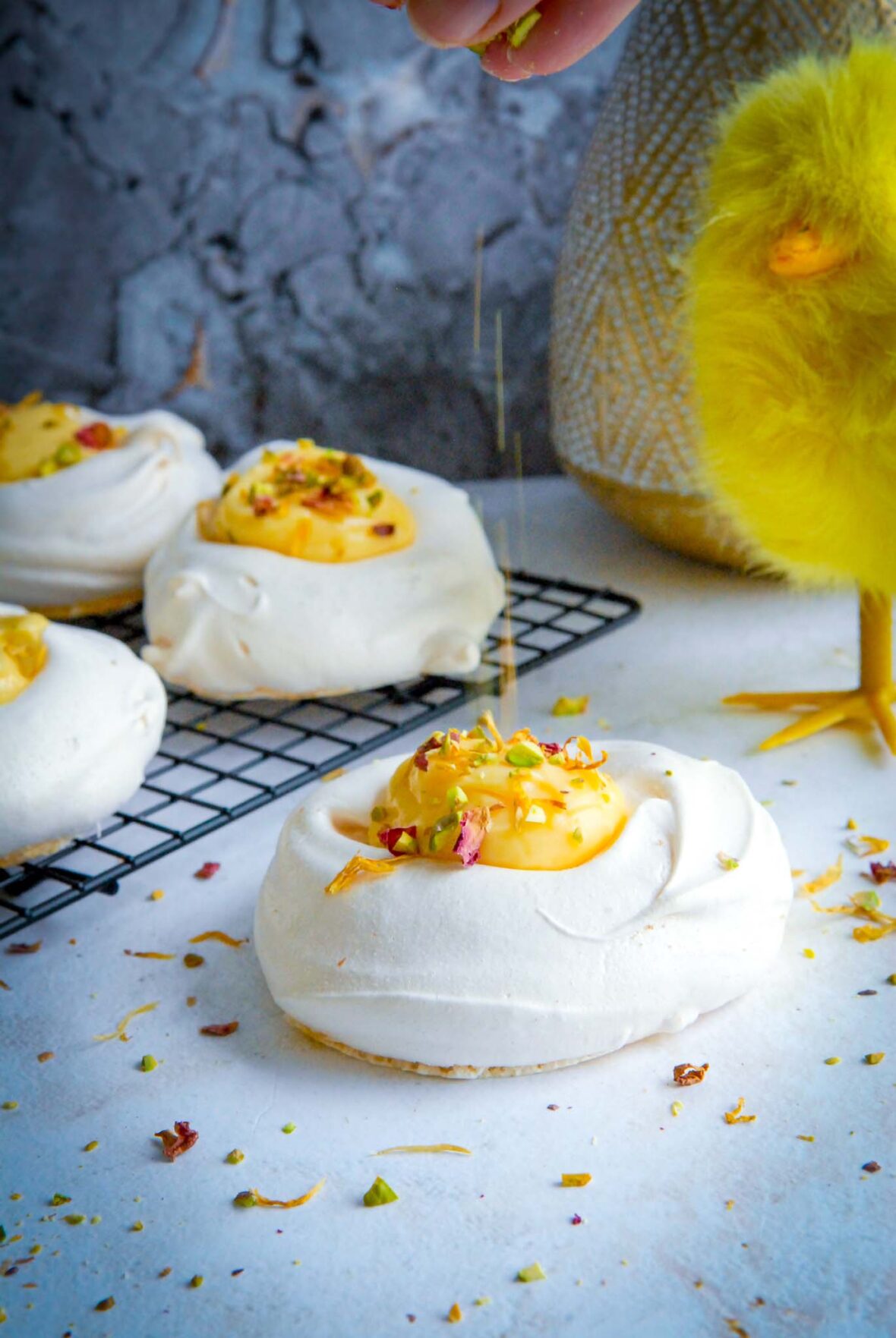Recept Pasen, Paasrecept, Paasnestjes maken, Meringue nestjes, Lemoncurd recept, Lemoncurd maken, Bergamot vrucht, Citruscurd, Leuke Paasrecepten, Feestrecepten, Bergamotcurd 