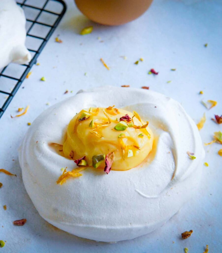 Recept Pasen, Paasrecept, Paasnestjes maken, Meringue nestjes, Lemoncurd recept, Lemoncurd maken, Bergamot vrucht, Citruscurd, Leuke Paasrecepten, Feestrecepten, Bergamotcurd 