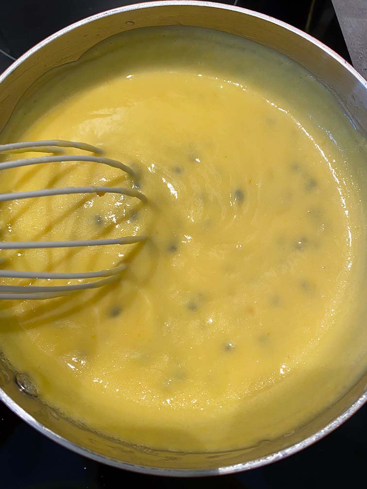 Angelfoodcake, Hoe maak je een Angel Food Cake, Wat is een Angelfoodcake, Glutenvrije taart, Keto recepten, Keto taart, Lemoncurd met passievrucht, Recept Angelfood cake, Recept lemoncurd,