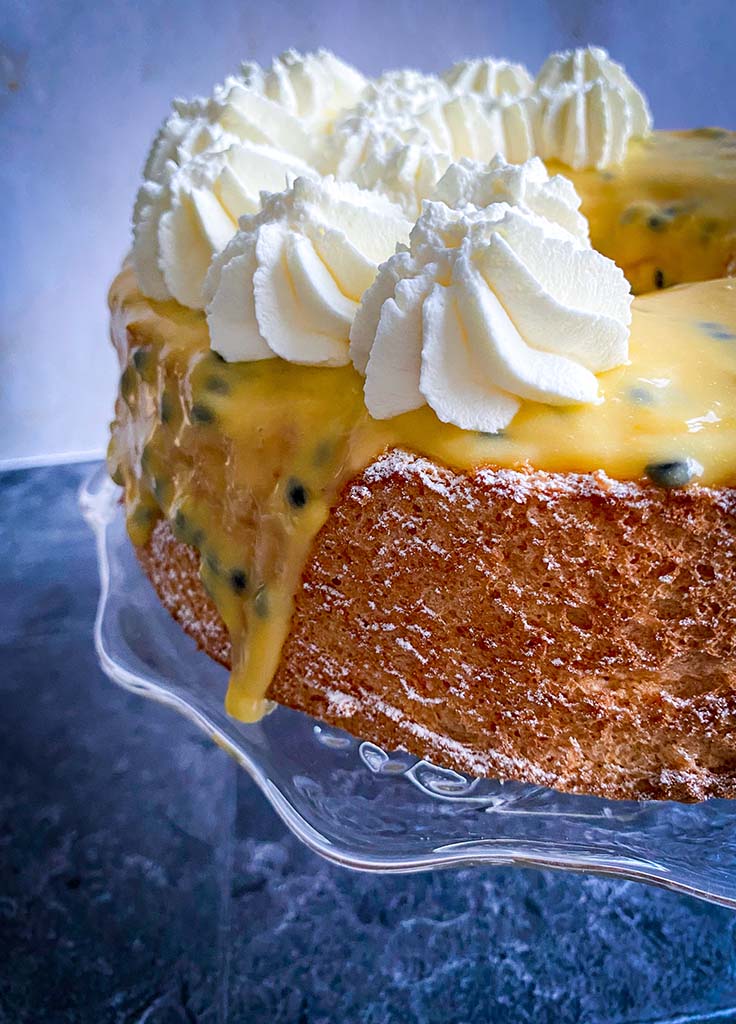 Angelfoodcake, Hoe maak je een Angel Food Cake, Wat is een Angelfoodcake, Glutenvrije taart, Keto recepten, Keto taart, Lemoncurd met passievrucht, Recept Angelfood cake, Recept lemoncurd,