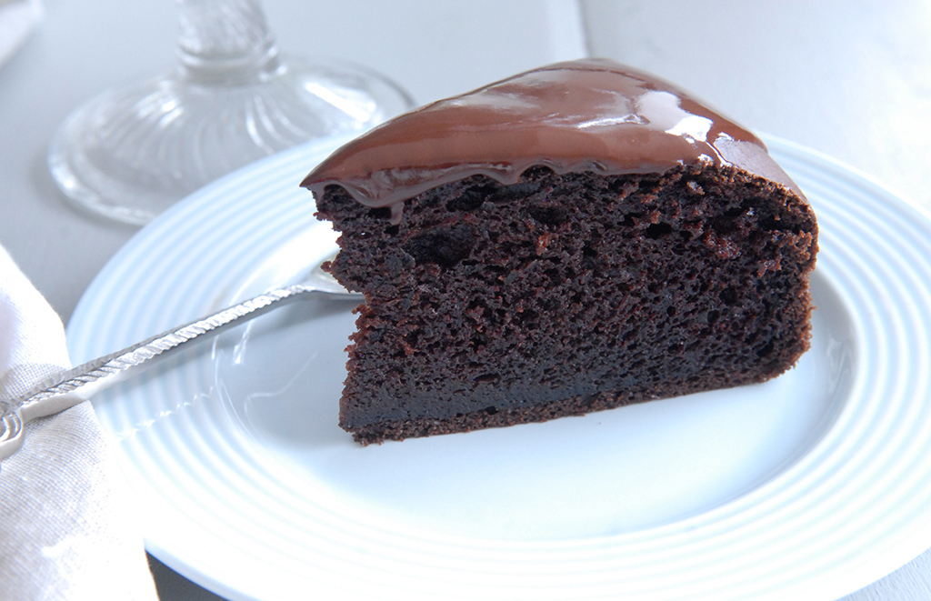 Chocolade yoghurttaart, Chocoladeglazuur maken, Glutenvrije chocoladecake, Recept met Kokosyoghurt, Lactosevrij, Lichte chocoladetaart, Luchtige chocolade taart, Recept gezonde chocoladetaart, Glutenvrije taart bakken,