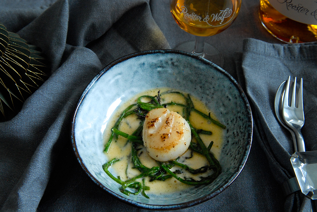 Amuse kerst, Brandy, brandysaus, Recept met Coquilles, Hoe maak je Coquilles klaar, Kerstinspiratie, Kerstrecept, Makkelijke amuse, Nederlandse Brandy, Recept met Sint Jacobsschelpen, Rooster & Wolf, St. Jacobsschelp, Voorgerecht kerst,