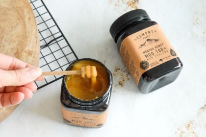 Manuka Honey, Manuka honing, Goede Manuka honing, Verschil gewone honing en manuka, Review, Winactie, Winnen: Manuka Honey Egmont, Wat is Manuka honing, Rauwe honing, Mag je honing verwarmen, Kun je honing als masker gebruiken, Welke honing is goed voor je huid, Manuka honing goedkoop, Manuka honing duur, Egmont Honey New Zealand, Welke honing voor beautyproduct,