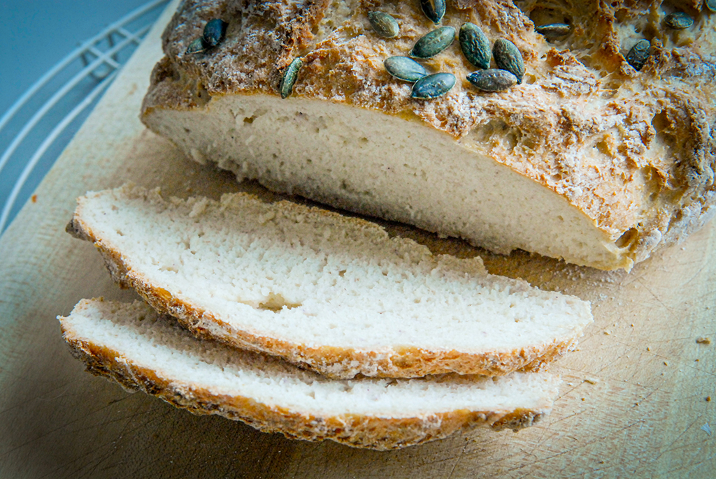 Zelf glutenvrij brood maken, Glutenvrij brood recept, Glutenvrij brood bakken, Recept voor lekker glutenvrij brood, Lekker glutenvrij brood, Glutenvrije recepten, Glutenvrij leven, Broodrecept, Broodmix glutenvrij, Welke broodmix,
