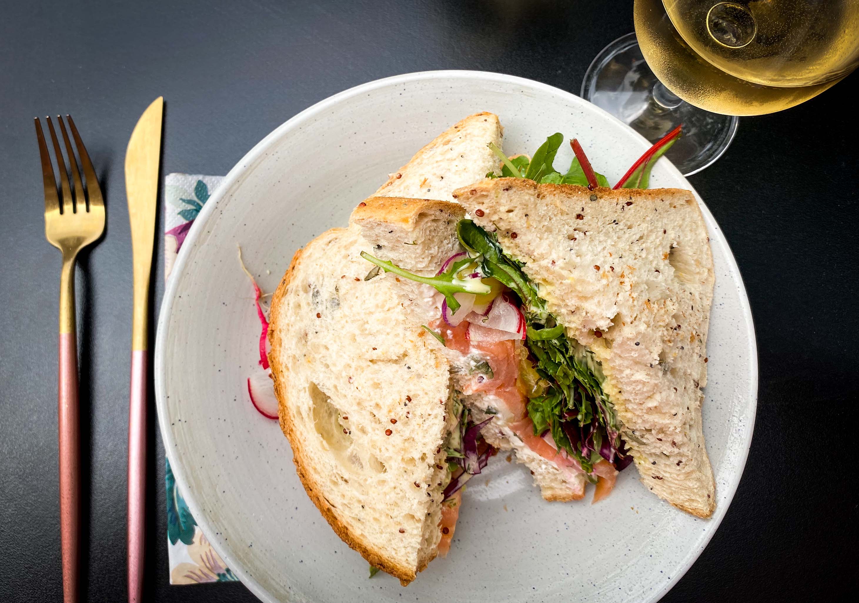 Antwerpen, Antwerpen Zuid, Brunchtips, Gezond lunchen Antwerpen, Goedkoop lunchen Antwerpen, Hip lunchen Antwerpen, Hotspots Antwerpen, Lekker eten in Antwerpen, Leuke eetadresjes in Antwerpen, Leuke restaurants in Antwerpen, Lunchen Antwerpen centrum, Lunchen Antwerpen Eilandje, Lunchen Antwerpen Meir, Lunchen Antwerpen terras, Lunchen Antwerpen zondag, Lunchen Antwerpen Zuid, Lunchen in Antwerpen, Lunchen in centum Antwerpen, Lunchtips, Antwerpen Tips, Antwerpen, Weekendje Antwerpen Zurenborg Antwerpen, Moss, Volkstraat
