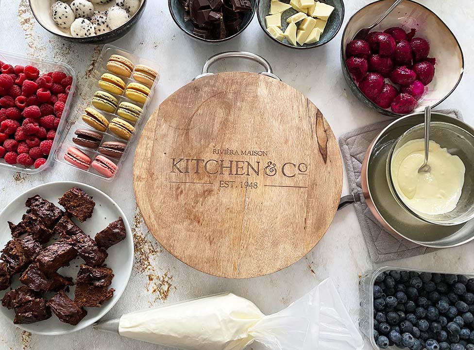 Kerstdessert, Zoete kerstkrans, Grand dessert, Dessertkrans, Dessert inspiratie kerst, Feestelijke desserts, Ideeën kerst nagerecht, Pitaya fruit, Dragonfruit, Gele pitaya, Witte pitaya, Roze pitaya, Recept met pitaya, Fruitkrans, Krans van fruit, Hoe maak je een dessertkrans, 