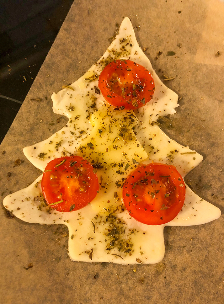 Bladerdeeg hapjes, Bladerdeeg kerstboom, Kerstboom van bladerdeeg, Makkelijke kersthapjes, Pizza kerstboom bladerdeeg, Raclette Emmi, Tante Fanny Bladerdeeg, 