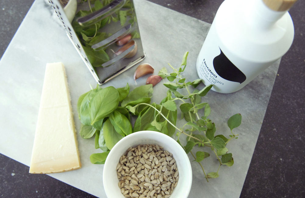 Pasta pesto, Recept verse pesto, Vegetarisch recept, Vegetarische pasta, Zelf pesto maken, Goede olijfolie kopen, Extra Virgin Olijf olie,