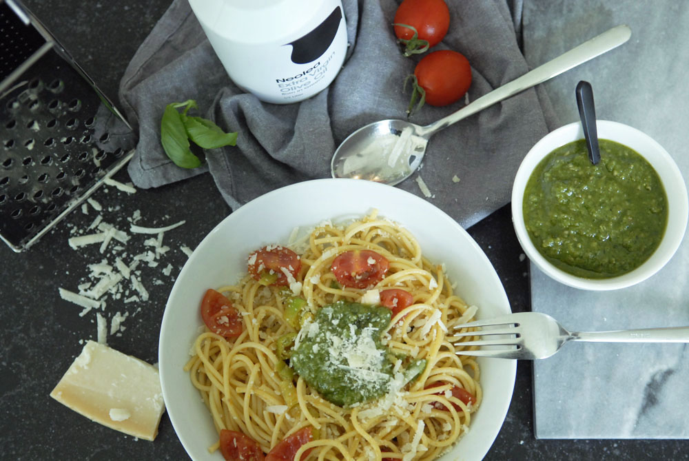 Pasta pesto, Recept verse pesto, Vegetarisch recept, Vegetarische pasta, Zelf pesto maken, Goede olijfolie kopen, Extra Virgin Olijf olie,