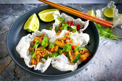 Biologische sojasaus, Gefrituurde rijstvellen recept, Gevulde rijstvellen, Hoe frituur je rijstvellen, Lekkere vegan recepten, Rijstvellen frituren, SeaSoGood review, Vegan vis, Vegan tonijn, Visvervangers, Visvrije tonijn, Vulling gefrituurde rijstvellen,