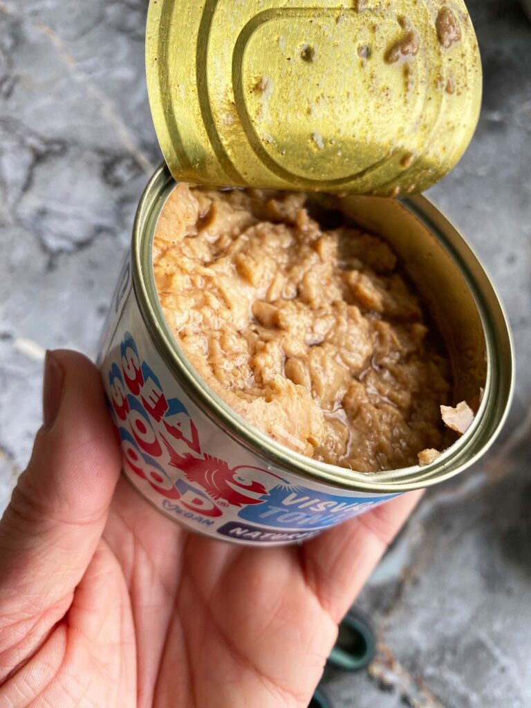 Biologische sojasaus, Gefrituurde rijstvellen recept, Gevulde rijstvellen, Hoe frituur je rijstvellen, Lekkere vegan recepten, Rijstvellen frituren, SeaSoGood review, Vegan vis, Vegan tonijn, Visvervangers, Visvrije tonijn, Vulling gefrituurde rijstvellen,