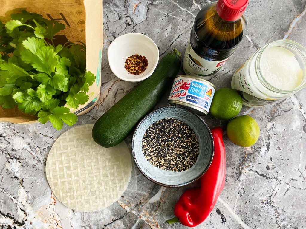 Biologische sojasaus, Gefrituurde rijstvellen recept, Gevulde rijstvellen, Hoe frituur je rijstvellen, Lekkere vegan recepten, Rijstvellen frituren, SeaSoGood review, Vegan vis, Vegan tonijn, Visvervangers, Visvrije tonijn, Vulling gefrituurde rijstvellen,