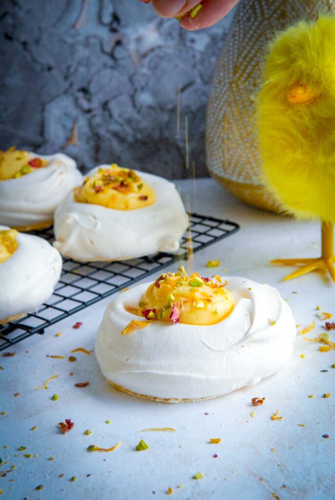 Recept Pasen, Paasrecept, Paasnestjes maken, Meringue nestjes, Lemoncurd recept, Lemoncurd maken, Bergamot vrucht, Citruscurd, Leuke Paasrecepten, Feestrecepten, Bergamotcurd 