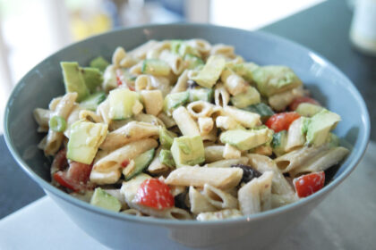 Mediterraans recept, Mediterrane keuken, Griekse pastasalade, Pastasalade recept, Vegetarische pastasalade, Zomerse gerechten, Makkelijke zomer recepten,