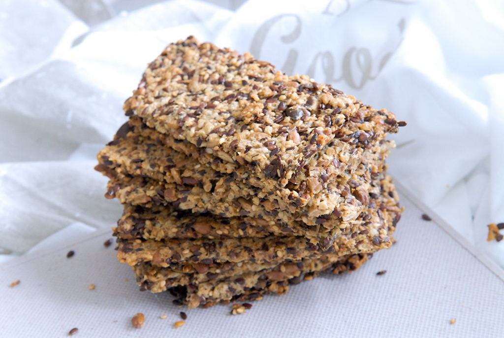 Gezonde crackers, Glutenvrije crackers, Glutenvrije recepten, Lactosevrij, Lijnzaadcrackers, Recept crackers, Zelf crackers maken,