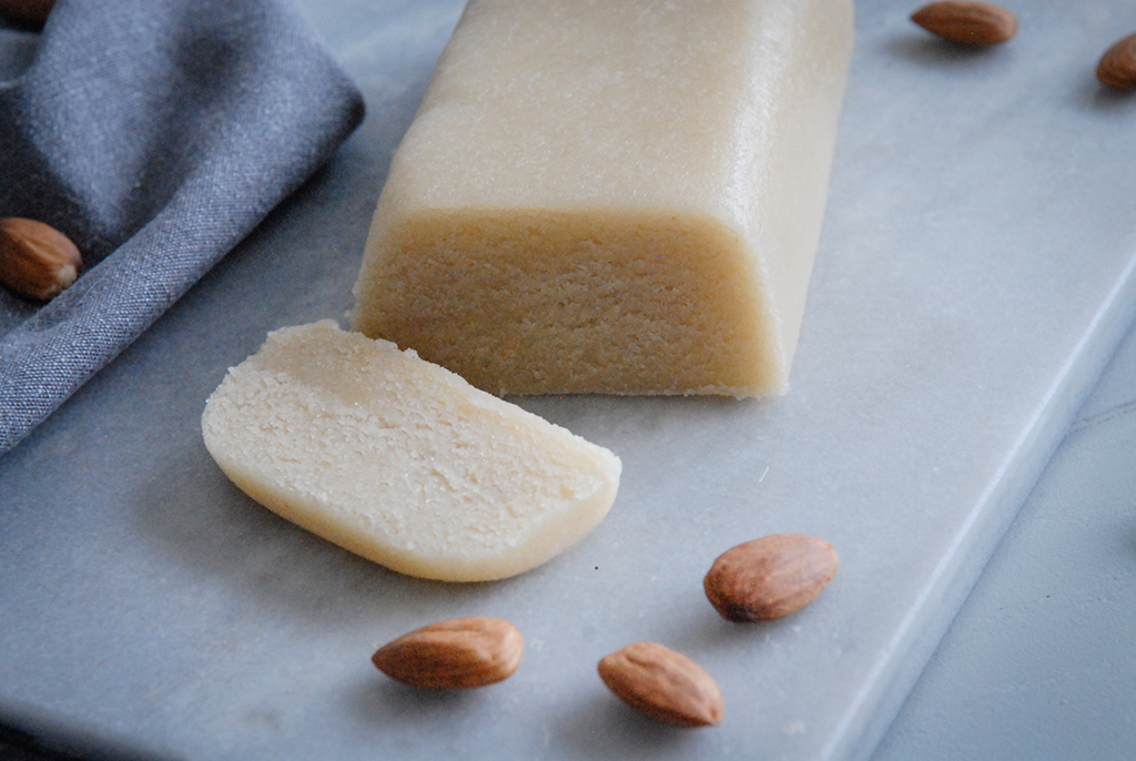 Amandelen zonder vel, Blanke amandelen, Recept marsepein, Sinterklaas recepten, Snoepgoed Sinterklaas maken, Zelf maken marsepein, zelfgemaakte marsepein, Hoe maak je marsepein,