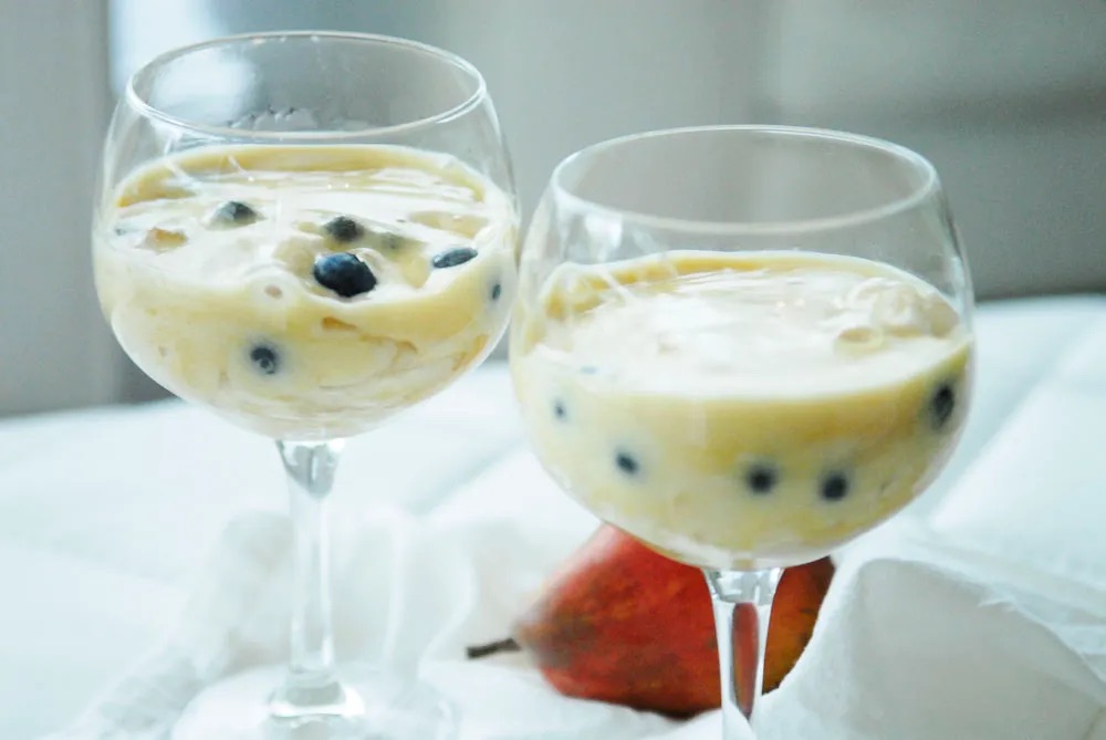 Foodybox, Kerstdessert, Kerstrecept, Kroon op het Werk, Peren Sweet Sensation, Sabayon, Zabaglione, Zoete sherry, Sherry saus, Hoe maak je Sabayon, Recept voor Sabayon, Oorsprong Sabayon, Sabayon met sherry, Sabayon met peren, Dessert met peren,
