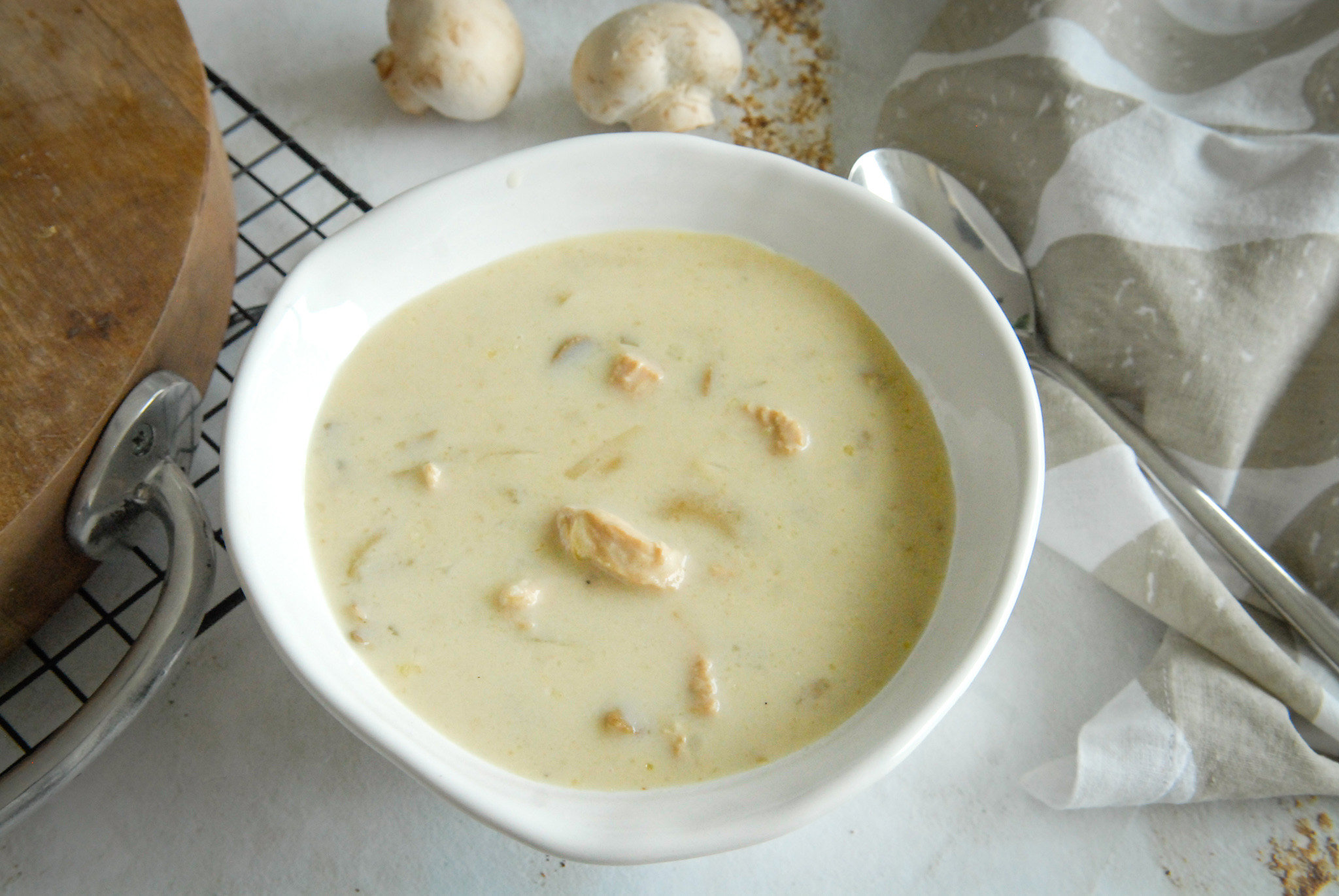 Champignonroomsoep, Zelfgemaakt, Recept, Kip, Glutenvrij, Champignonnensoep, Champignonsoep, Champignon roomsoep, Soep kerstdiner, Makkelijke soep, Recept champignonnenroomsoep, Hoe maak je zelf champignonroomsoep, Lactosevrije roomsoep,